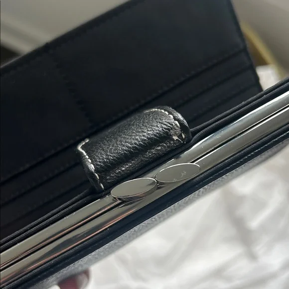 NWOT Elegant Black and Cream Women's Wallet - Picture 4 of 6